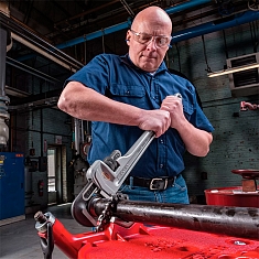 Эксплуатация алюминиевых прямых трубных ключей 14" Ridgid Aluminum Heavy Duty 814